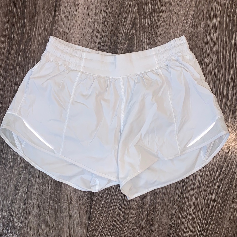 Lululemon Hotty Hot Low Rise Lined Short 4”